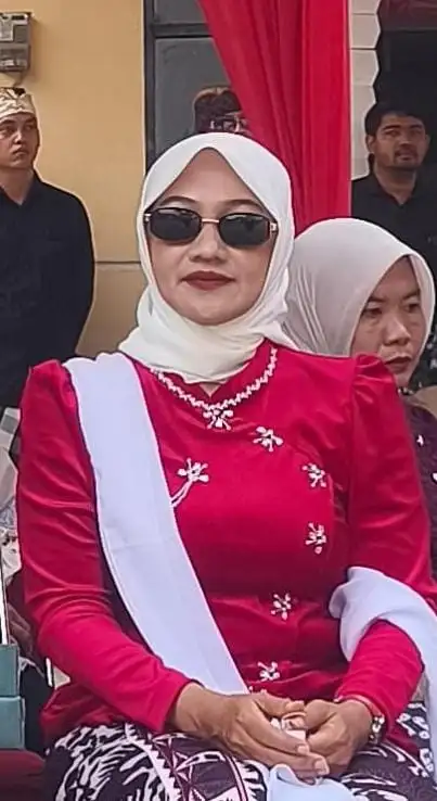 Hj. Entin, Sekdes Cipayung yang Ulet dan Dekat dengan Masyarakat Tanpa Sekat