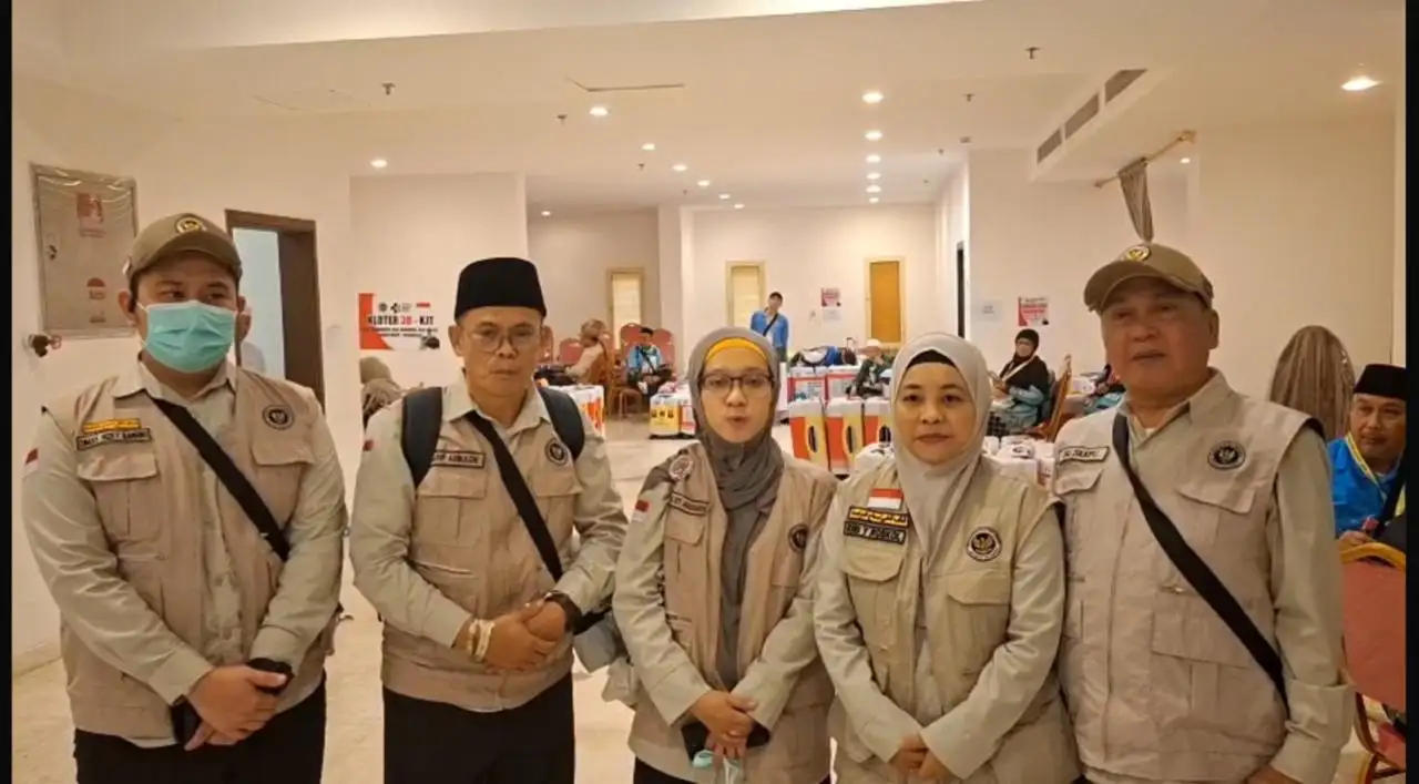 Hj. Imas Siti Maesaroh Pimpin Supervisi dan Briefing Pengumpulan Bagasi Jamaah Kloter KJT 38 Jelang Kepulangan
