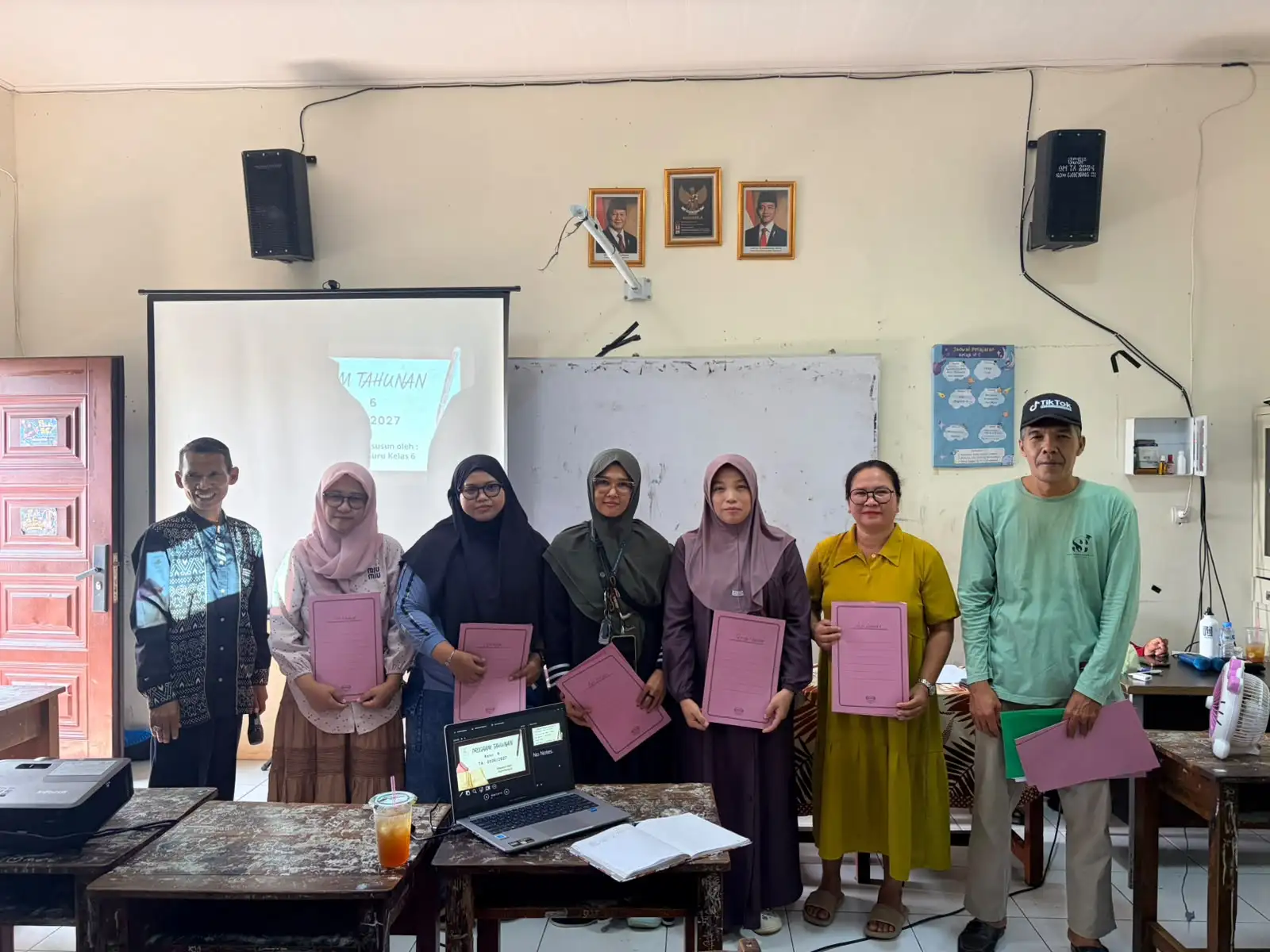 Kepala SDN Cibening 01 Serahkan SK Komite Sekolah Masa Bakti 2026–2030, Perkuat Kolaborasi Demi Peningkatan Mutu Pendidikan