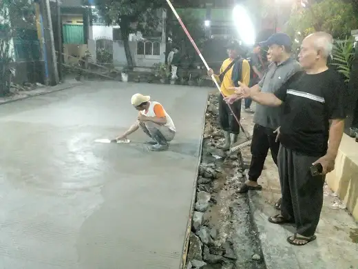 Bakal Calon Kepala Desa Tridaya Sakti Sopian SE, dan masyarakat Bangun Jalan di RT.01 RW.10 Perumahan TTI 1 