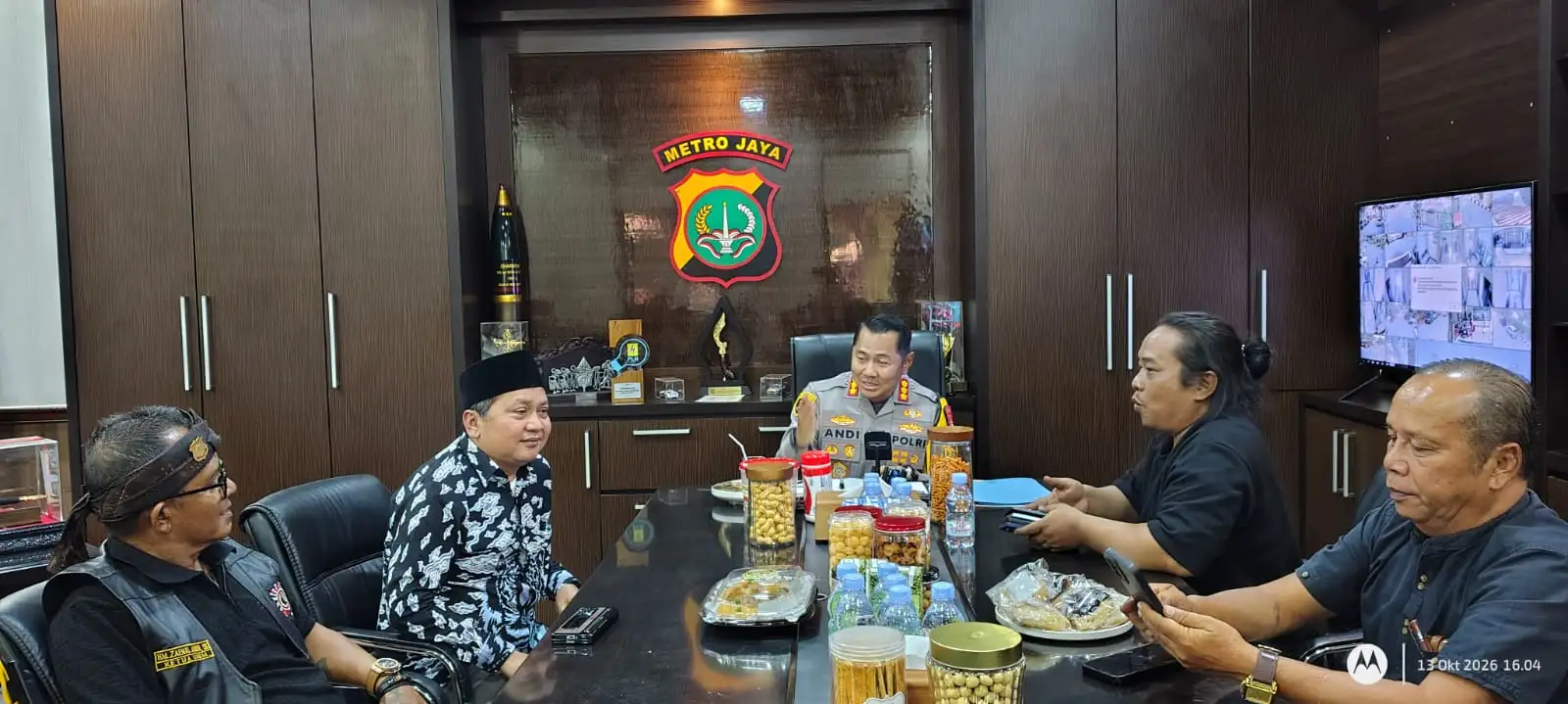 Kapolres Metro Bekasi Sambut Hangat Audiensi Tokoh Ormas dan Elemen Media, Perkuat Sinergi Kamtibmas